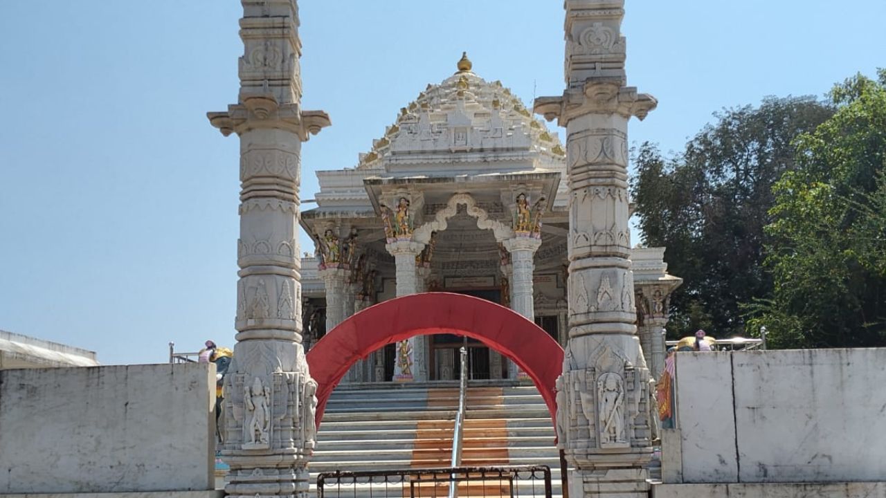 डहाणू के सावटा जैन मंदिर में बड़ी चोरी; गर्भगृह से 1.50 लाख के चांदी के छत्र पार