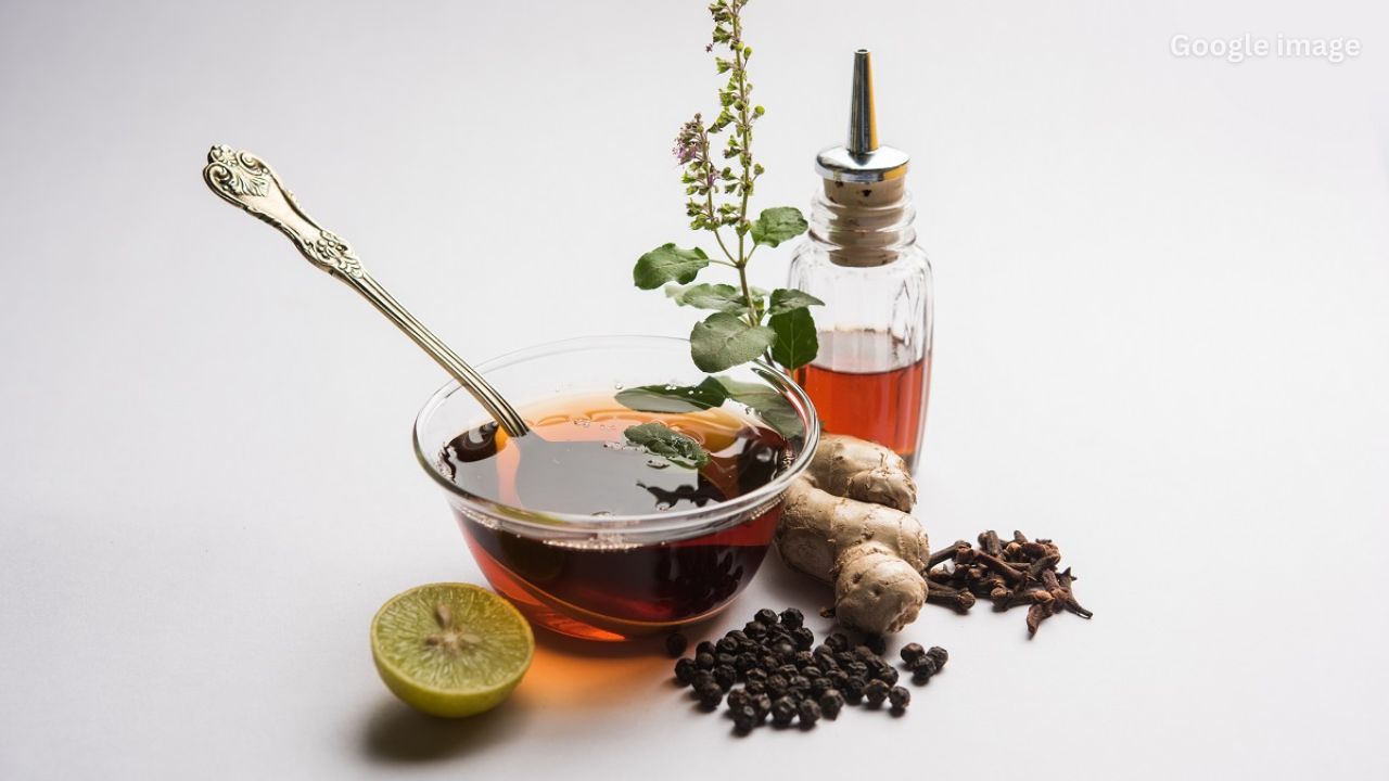 क्या गर्मियों में काढ़ा पीना सुरक्षित है आयुर्वेदिक डॉक्टर की पूरी सच्चाई सामने आई