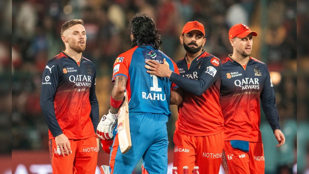 RCB vs दिल्ली कैपिटल्स मैच से पहले जानिए किसका पलड़ा भारी रहेगा आज