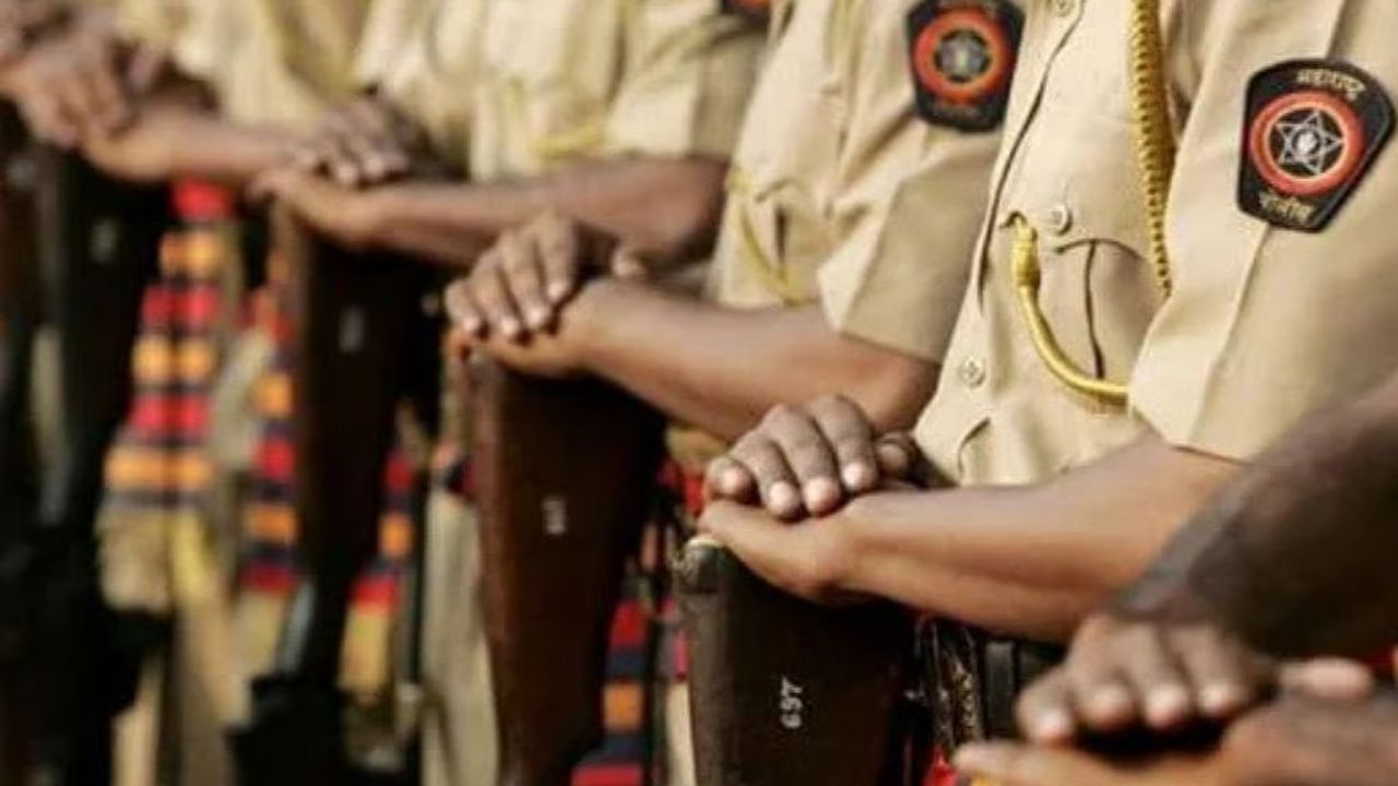 सड़क हादसों पर लगाम लगाने के लिए पालघर पुलिस की नई पहल; चौक-चौराहों पर LED स्क्रीन के जरिए दी जा रही यातायात नियमों की सीख