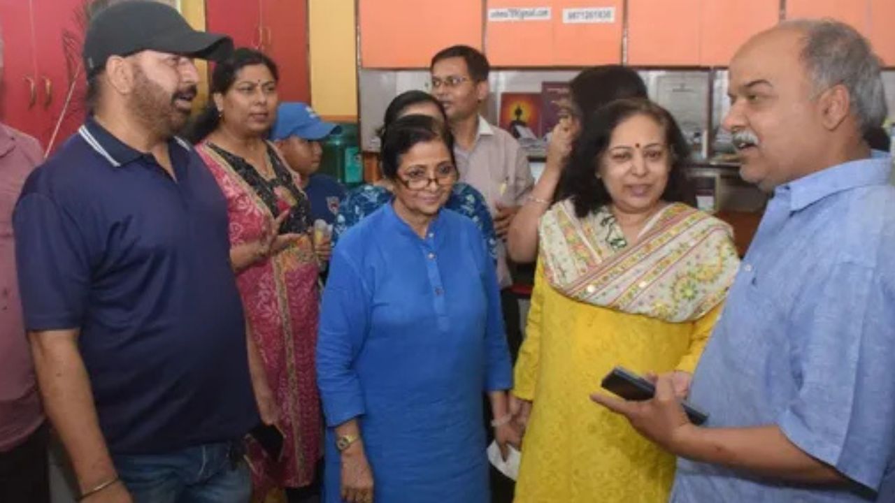 दिल्ली के चितरंजन पार्क में बंगाल चुनाव की गूंज से बढ़ी राजनीतिक हलचल