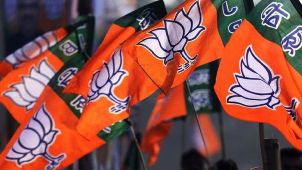 गुजरात चुनाव में BJP की बढ़त, क्या विपक्ष पूरी तरह हुआ कमजोर और बेअसर