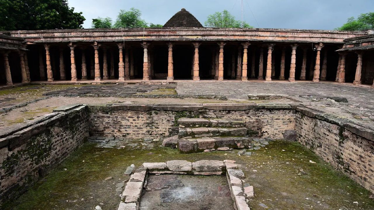 मध्य प्रदेश भोजशाला मामले में ऐतिहासिक और धार्मिक दावों पर बढ़ा विवाद
