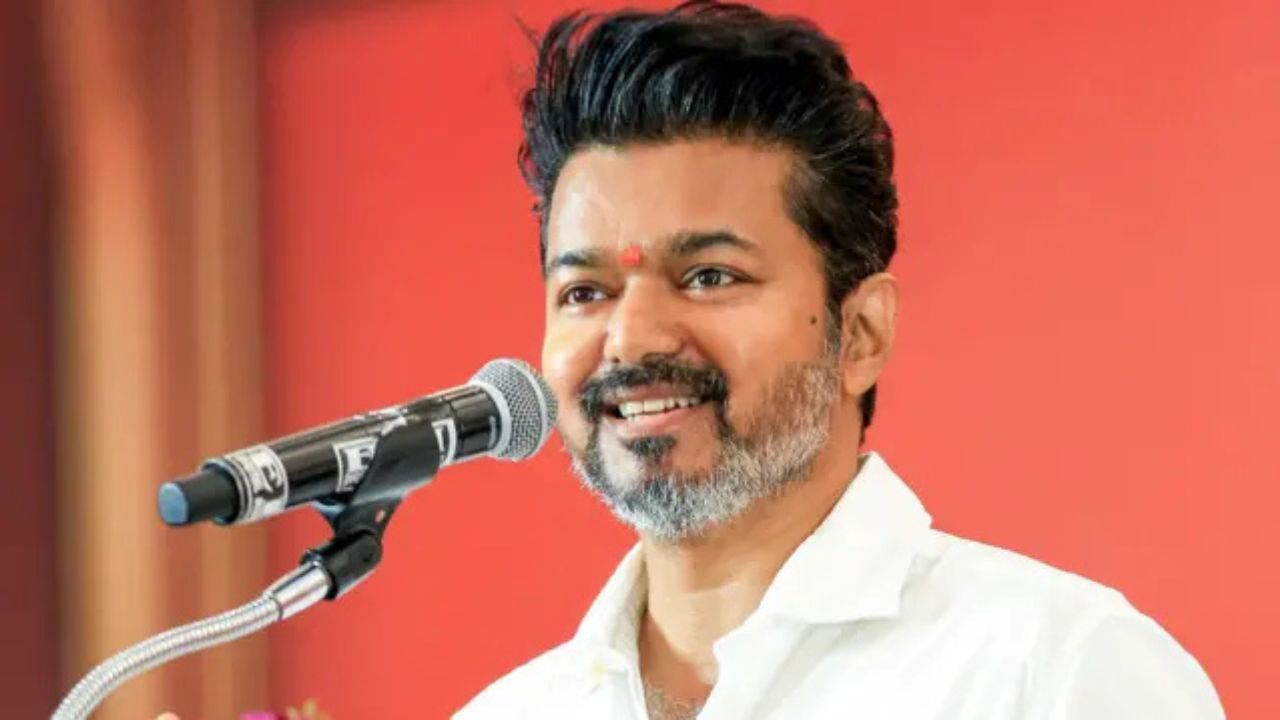 DMK को बड़ा झटका TVK प्रत्याशी सबरीनाथन की जीत से बदला राजनीतिक परिदृश्य