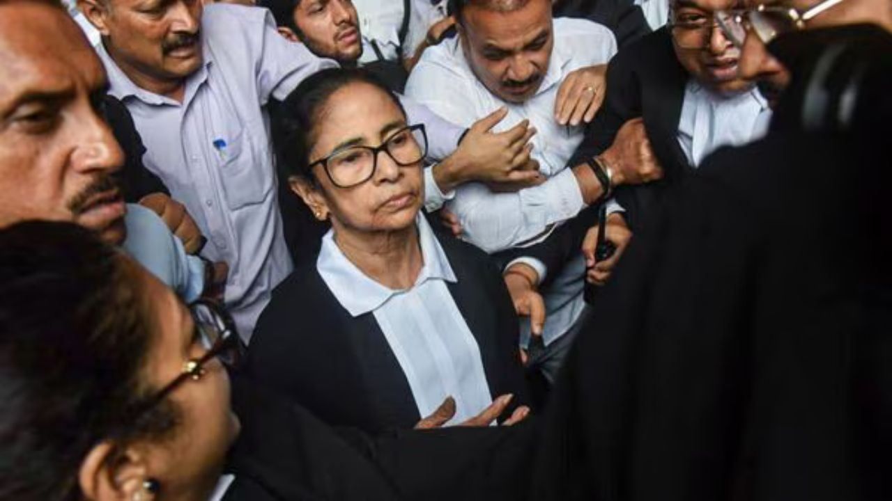 सुप्रीम कोर्ट पहुंचा बंगाल चुनाव विवाद, TMC ने उठाए वोटर लिस्ट हटाने के सवाल