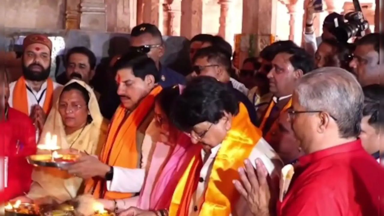 721 साल बाद भोजशाला पहुंचे CM मोहन यादव, मां वाग्देवी को लगा छप्पन भोग