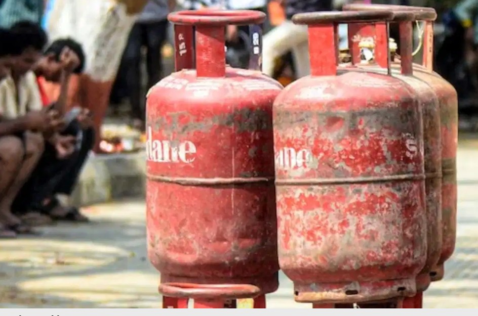 बिगड़ा रसोई का बजट! घरेलू LPG सिलेंडर 29 रुपये महंगा, आज से नई कीमतें लागू